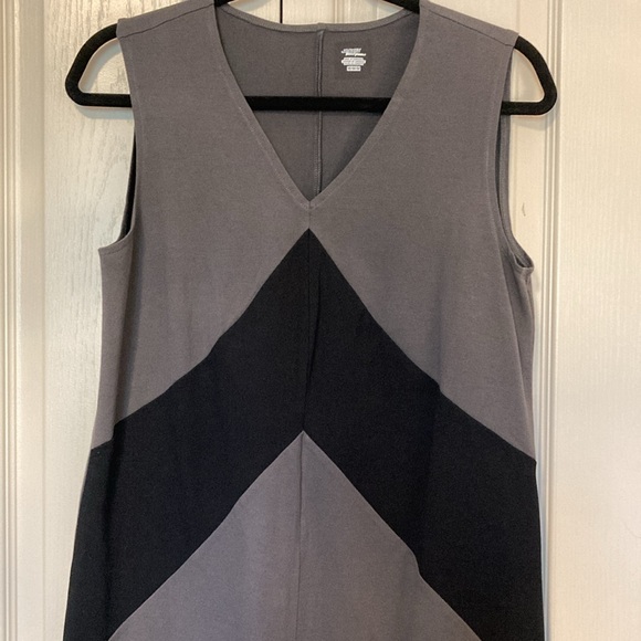 BNWT Jockey chevron black and grey sleeveless dress size medium. - Picture 2 of 5